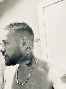 Chico busca chica en Sevilla: 
