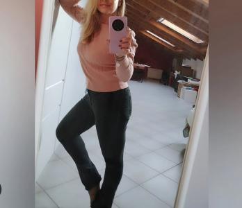 672993160: Chica busca chico en La Coruña