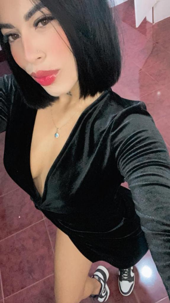 611377750: Chica busca chico en Almería