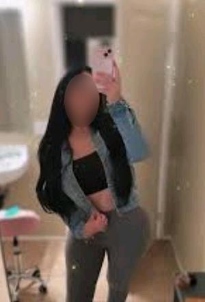 617803841: Chica busca chico en Sevilla