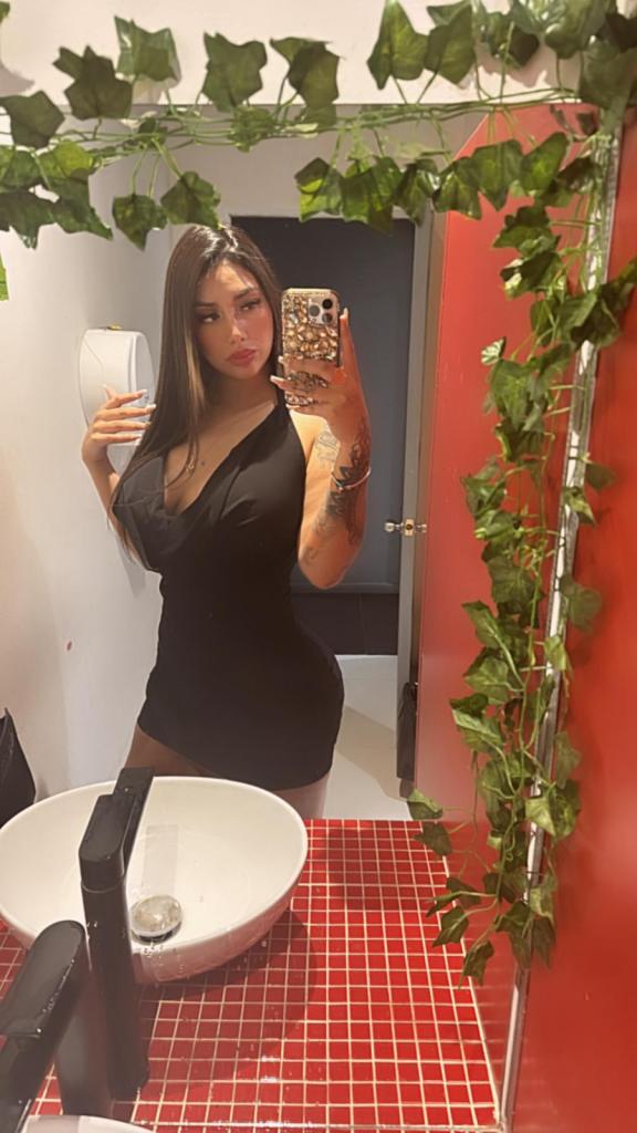Chica busca chico en Málaga: Chica busca chico