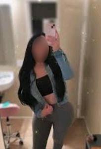 617803841: Chica busca chico en Sevilla