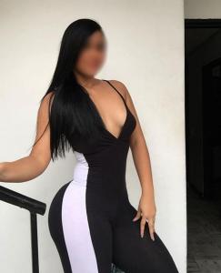643064338: Chica busca chico en Madrid