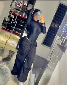 643981571: Chica busca chico en León