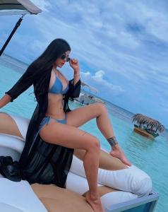 613973055: Chica busca chico en Gerona