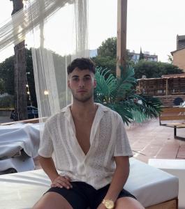Chico busca chica en Mallorca: 