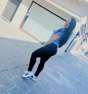 631258186: Chica busca chico en Gerona