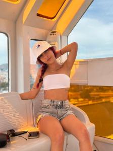 665372111: Chica busca chico en Barcelona