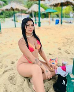 647988449: Chica busca chico en Sevilla