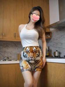 698908760: Chica busca chico en Gerona