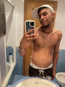 610332209: Chico busca chica en Valencia