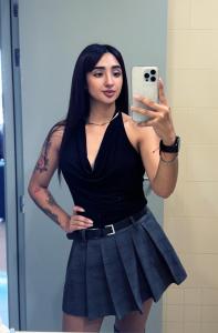 661131294: Chica busca chico en Sevilla