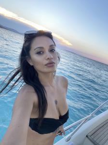 676867993: Chica busca chico en Ibiza