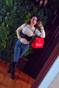 687795447: Chica busca chico en Barcelona