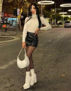 614764075: Chica busca chico en La Coruña