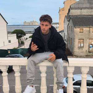 613864598: Chico busca chica en Lugo