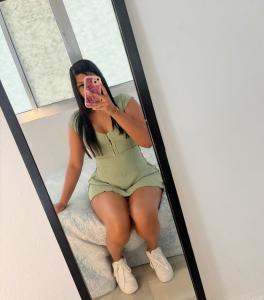 637006945: Chica busca chico en Madrid