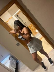 637006945: Chica busca chico en Madrid