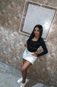 645967393: Chica busca chico en Sevilla